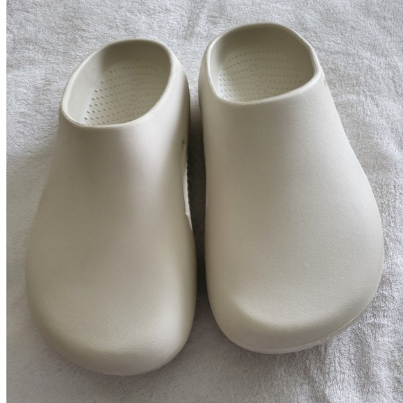 Crocs Womens 10 Men 8 Cream Off White Clogs Slip Resistant Shoes Nurse Chef Work - Picture 3 of 8